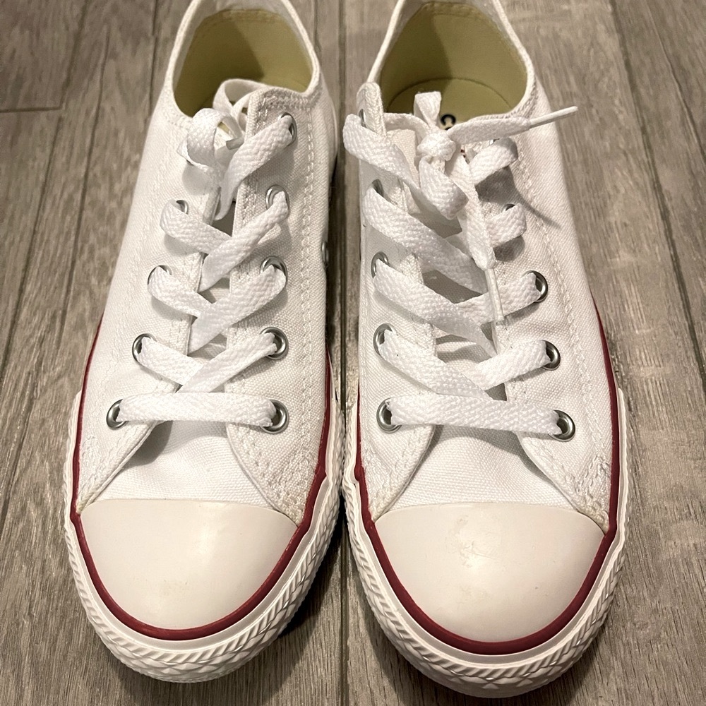 Chuck Taylor All Star Classic
$28.00
LITTLE KIDS (SIZE 2) LOW TOP SHOE